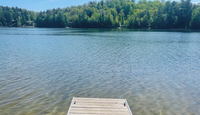 Lakefront Cabin, WIFI , near Pictured Rocks Munising Mi.