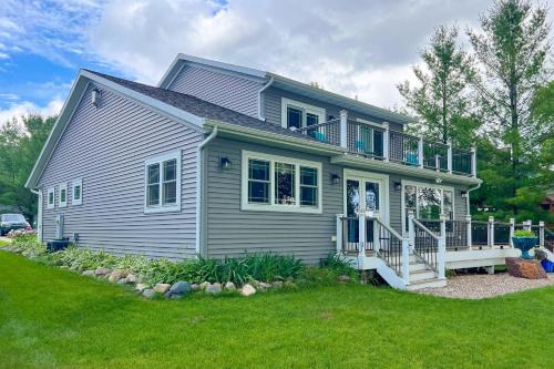 Lakefront + Dock! Family-Friendly Wisconsin Escape