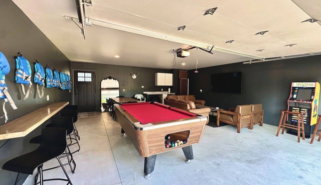 Lakefront Home: Hot Tub, Paddle Boards, Game Room in Prudenville