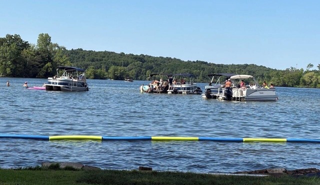 “Lakefront, Hot Tub, sandy shore