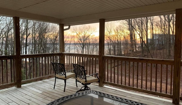 Lakefront - Lake Barkley Vacation Home in Eddyville