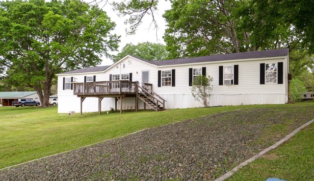 Lakefront Many Vacation Home w/Deck & Views
