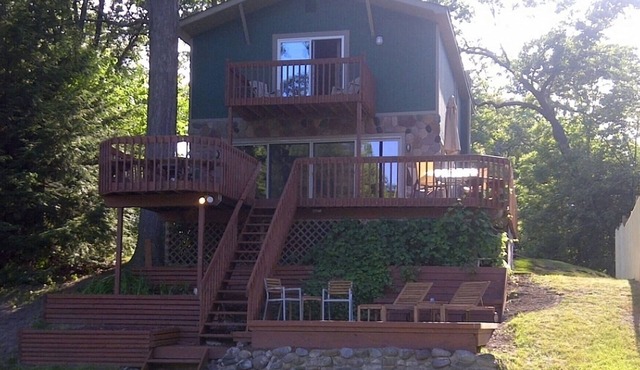 Lakefront Retreat-Huge Deck-Free Kayaks & Pedal Boat-Pet Friendly!