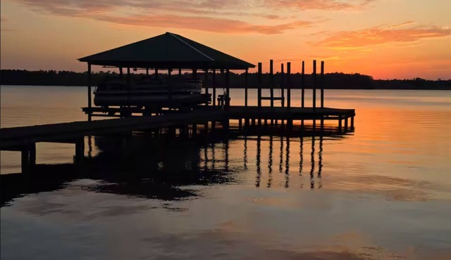 Lakefront Retreat near Sainte Terre W/Pier & Slip
