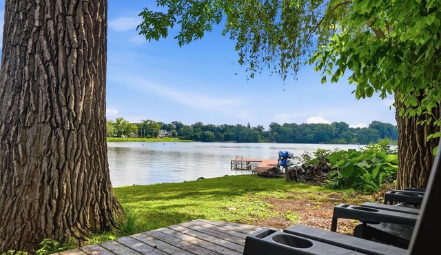 Lakefront Retreat w/Hot Tub + Sauna