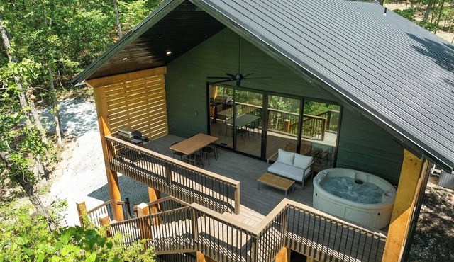 Lakefront Wellness Retreat on Table Rock w/Sauna, Cold Plunge, Hot Tub, Gym in Omaha