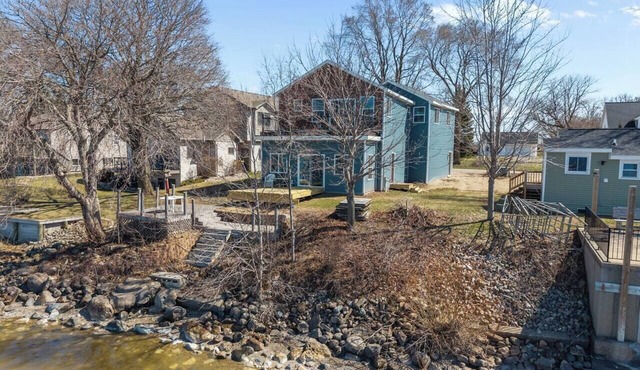 LAKEFrontT! Private Dock! Water toys! Sleeps 17!