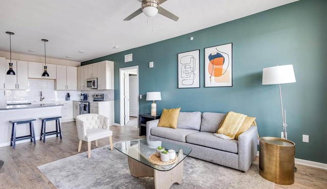 Landing | Beautiful 2BD, Clubhouse, Pool