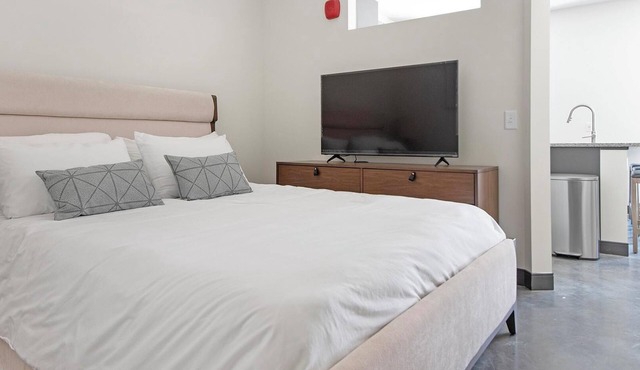 Landing | Modern 1BD, Clubhouse, Gym
