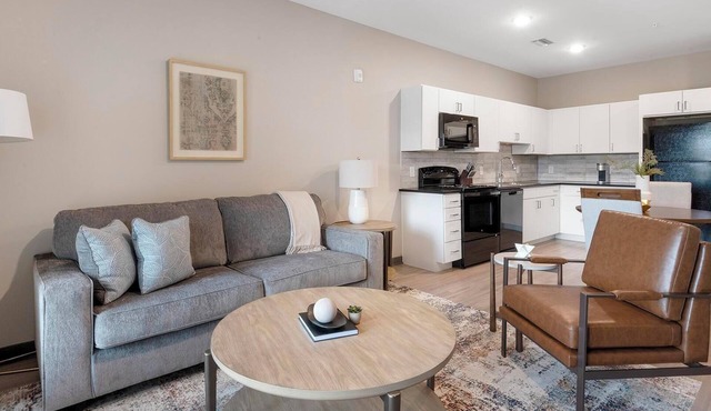 Landing | Modern 1BD, Gym, Rooftop Lounge