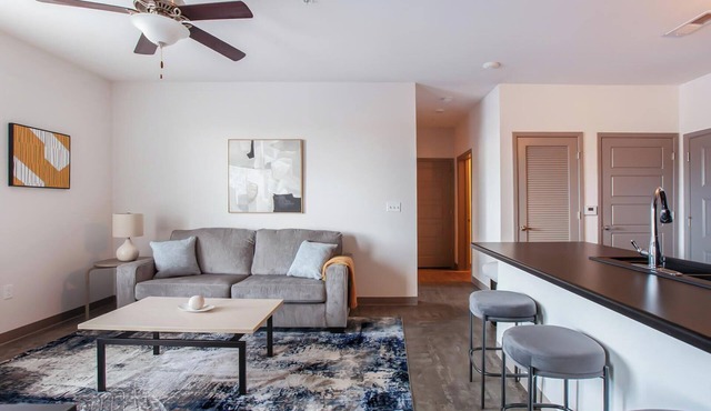 Landing | Spectacular 2BD, Courtyard