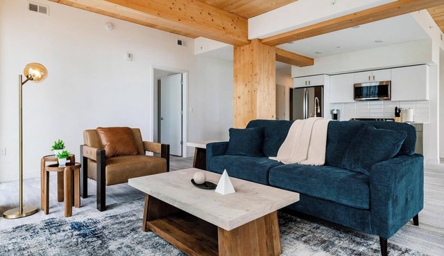 Landing | Stylish 2BD, Gym, Pool