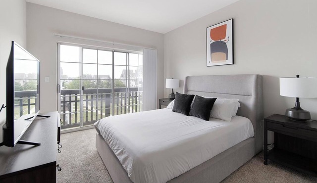 Landing | Stylish 2BD, Pool, Gym