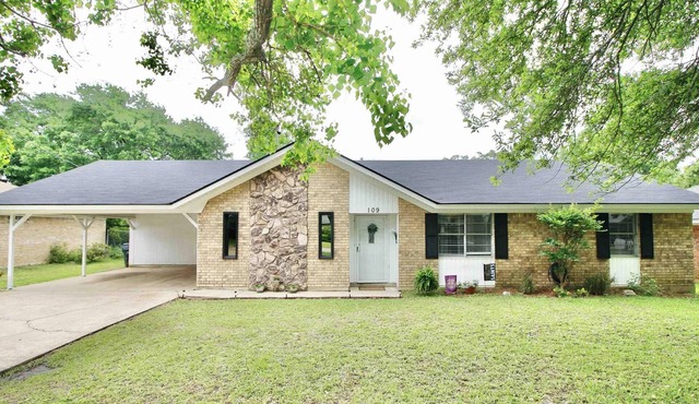 Large 3-bedroom house in the heart of West Monroe