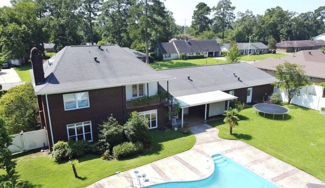 Large Home in the heart of West Monroe!