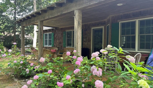 Leland Cottage Walkable to Beach & Town