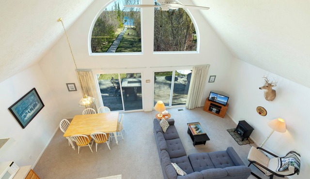 Little Traverse Lake Chalet, 2 person kayak and row boat