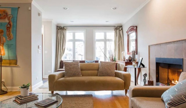 Live Like a Local. 10min walk to Train. Rooftop+Garage. 3-Level Spacious Retreat