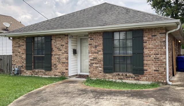 Louisiana Retreat offers a whole home - 2 bed, 2 full bath