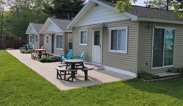 Lovango Hideaway Beach Resort-4 cottages with private beach on Lake Huron!