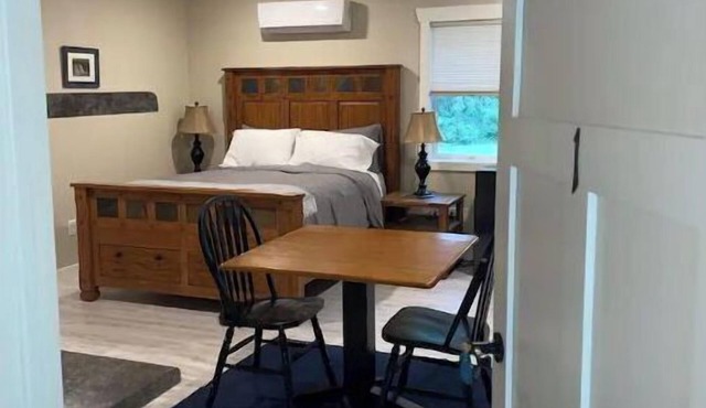 Lovely, country “in the heart of the city” suite 1
