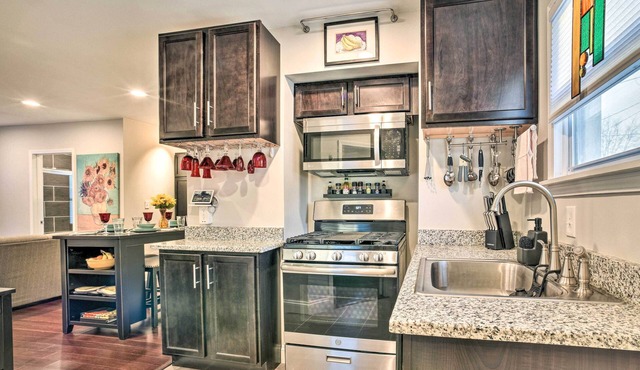 Lovely Dearborn Home w/Gas Grill & Backyard!