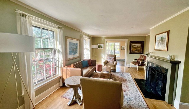 Lovely Furnished 4BD close to Campus and Hospital in Town >30 day stays only