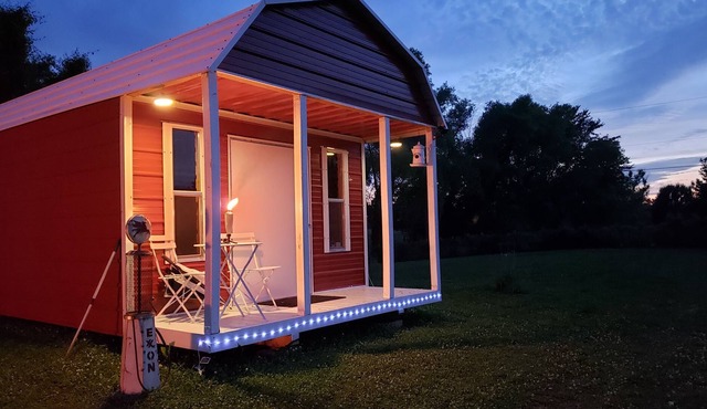 Lucky H&W Farm Hatchery Cabin