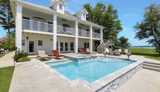 Lux 5 BR Lakefront | Hot Tub | Firepit | Gameroom | Fireplace | Private Boat Dock in Montgomery