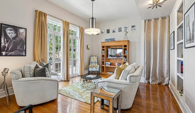 Luxe Balcony Views of New Orleans Garden District in New Orleans