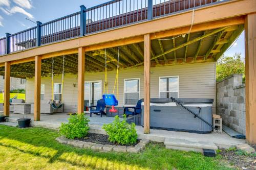 Luxe Hideaway on Houghton Lake: Families Welcome!