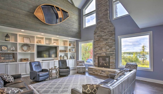Luxe Lakefront Escape w/ 4 Kayaks, Hot Tub, Beach!