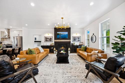 Luxe Retreat with Sauna, Walk to Northern Haus