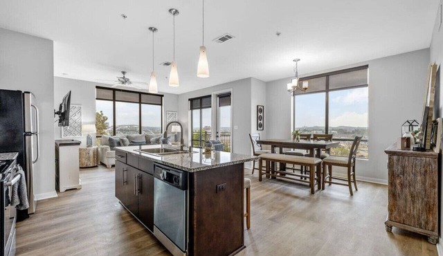 Luxurious Downtown High floor Corner-2bd2bth-#520 in Nashville