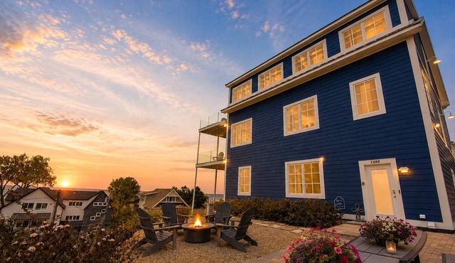 Luxurious Lakefront/Spectacular Views/6+ BR-5BA/Paddleboards/Gameroom