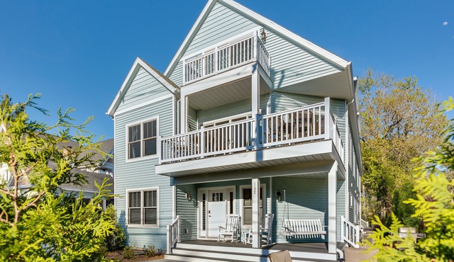Luxury Beach Home-6 Bedroom-Firepit, Game Room- Beach Access -Walk to Beach&Town