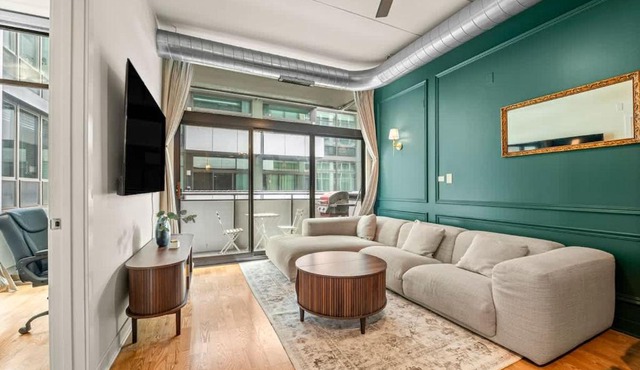 Luxury Fulton Market Condo - Prime Location