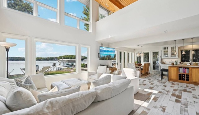 Luxury Lakeside Oasis