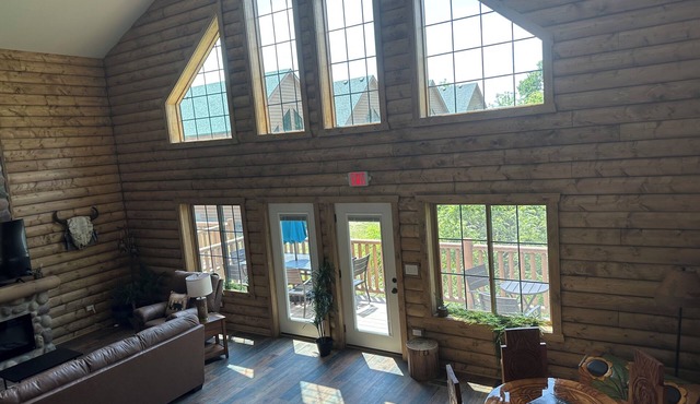 Luxury Newly Built Cabin across from Starved Rock golf,boat,hike,sleeps 12 WiFi