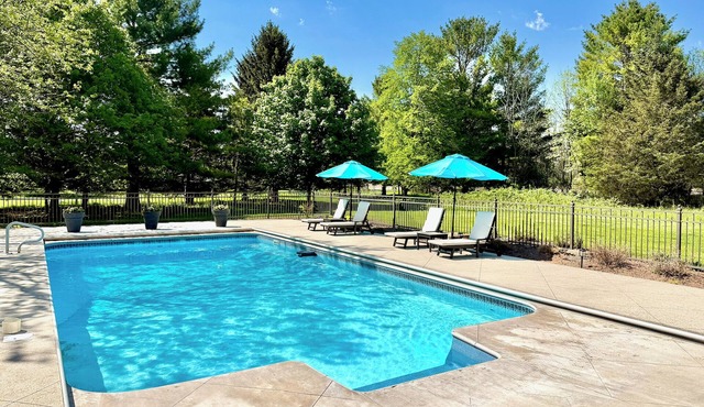 Luxury Pool Retreat - 2 Acres - Near Whistling Straits