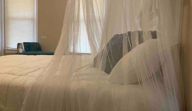 Luxury Victorian King Bed Home: NO CLEANING FEE