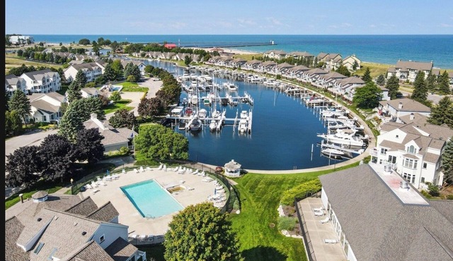 Manistee Harbor Retreat · Lake Michigan Access · Indoor Pool · Sleeps 8 in Manistee
