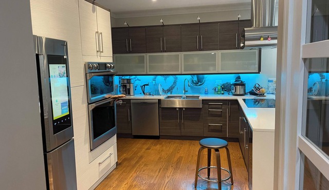 Marvelous 3-bedroom town-home in Chicago.n