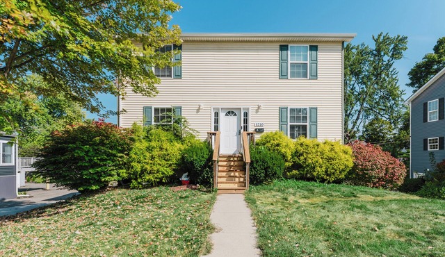 Massive 3BR with Office & Large Living/Dining