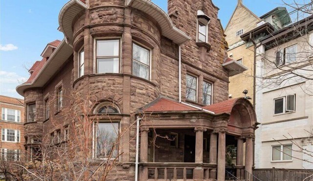 Massive Queen Anne Mansion for your whole family to stay!