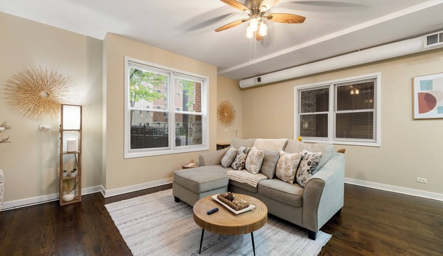 Medical District 2BR with Jacuzzi & Parking