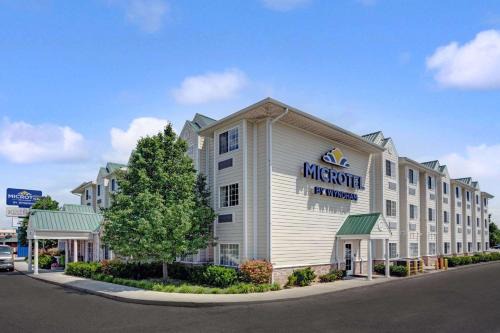 Microtel Inn & Suites by Wyndham Indianapolis Airport in Indianapolis