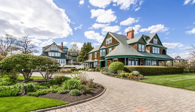 Mirimar - High-End Elegant Victorian Estate in Narragansett Pier in Narragansett