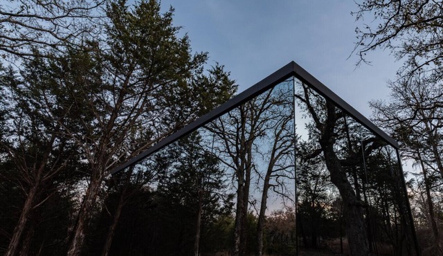 Mirror House in the North Texas Hill Country in Saint Jo