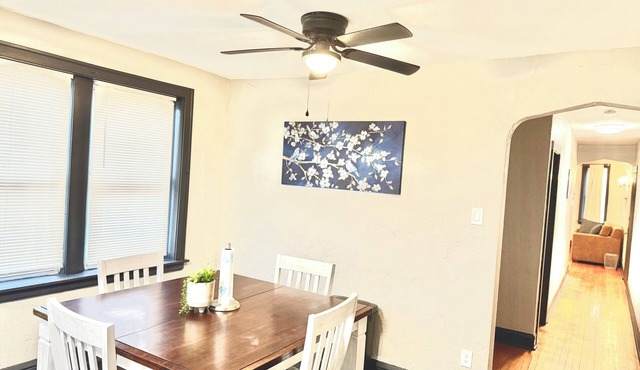 Modern 1BR Near Midway - CTA Train - Golf Nearby